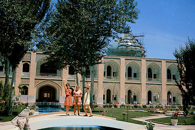 1969 Shah Abbas Hotel in Isfahan Iran_640 px